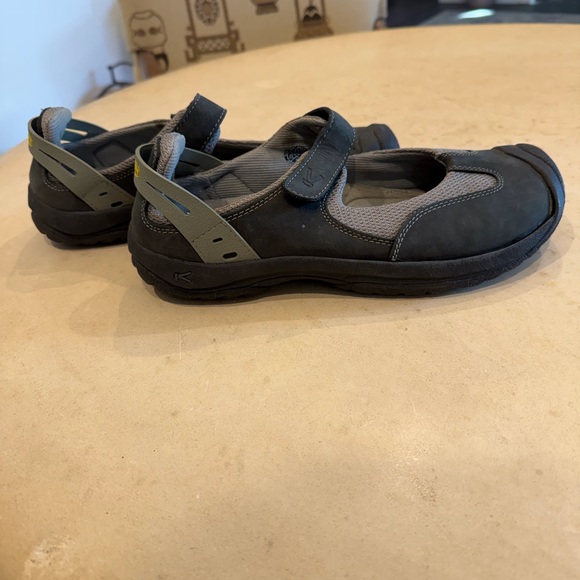 Black and Gray Mary Jane Keens - Picture 7 of 7